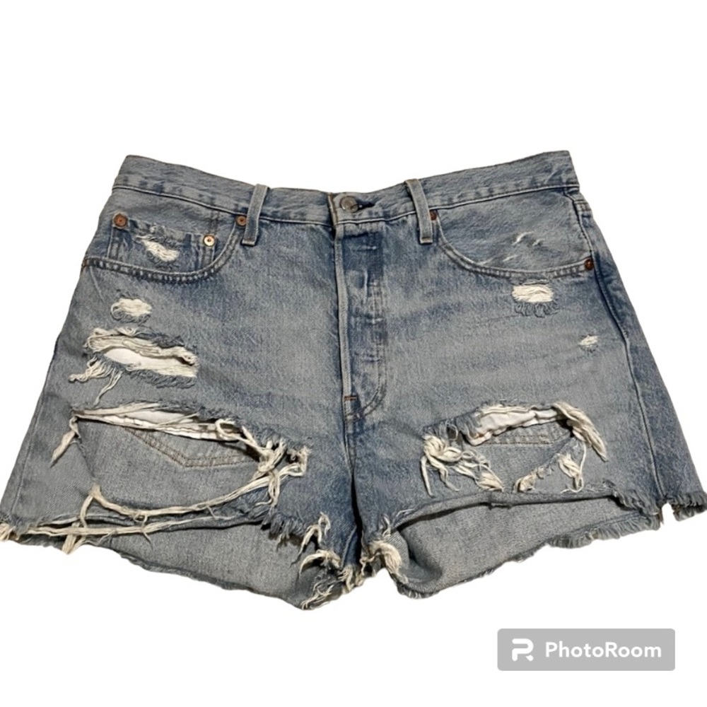 • Levi’s • distressed light wash denim shorts
